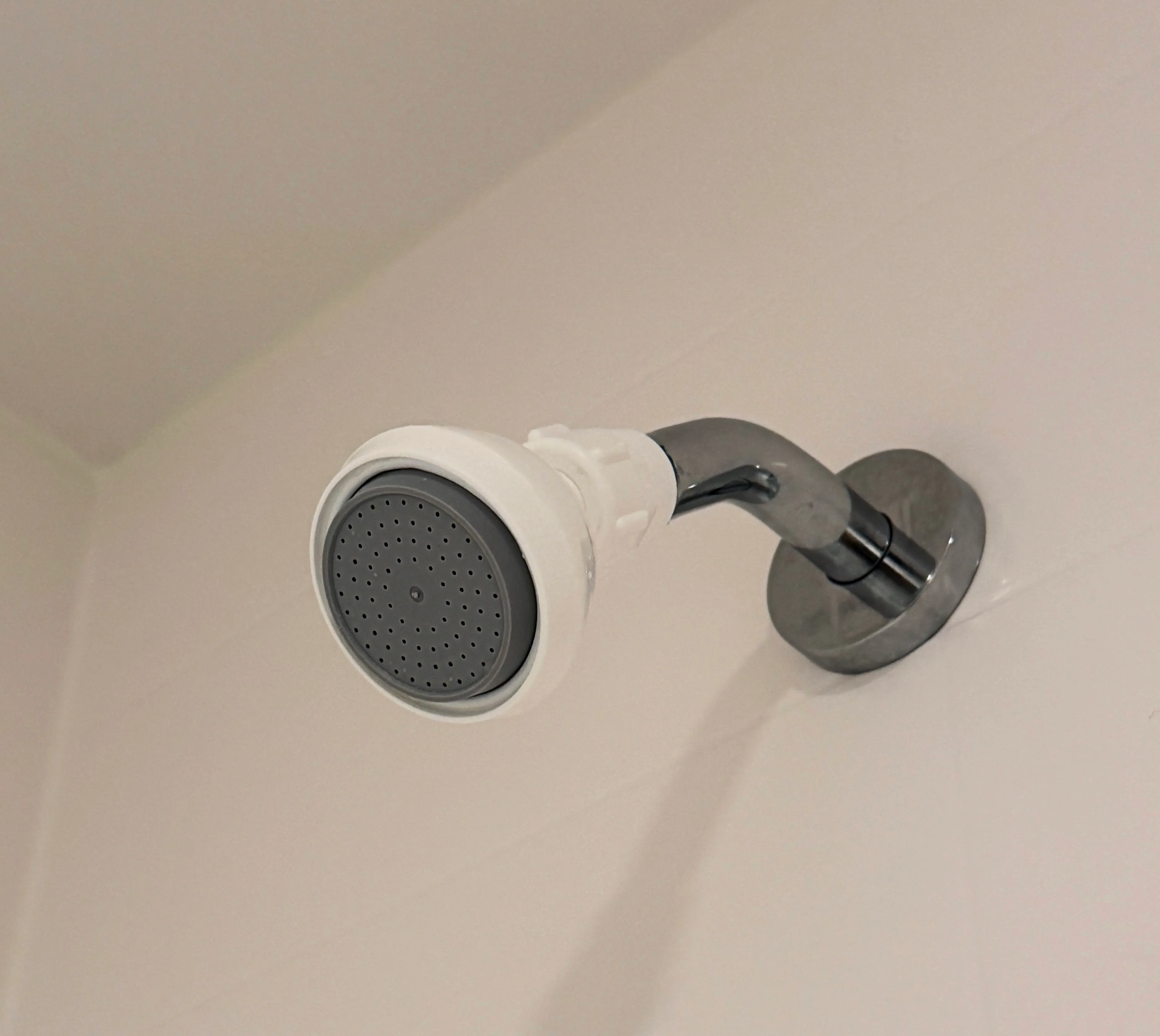 Close-up of the real Siroflex Ultra: a white housing around a perforated spray face.